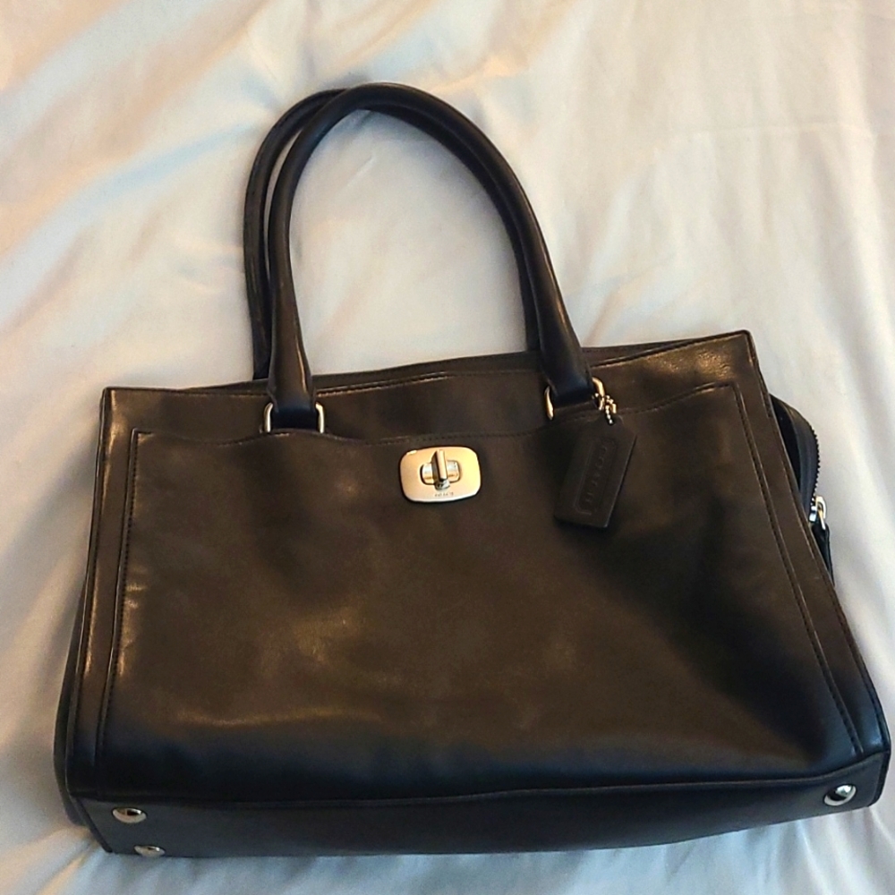 COACH Black Leather Purse 🖤